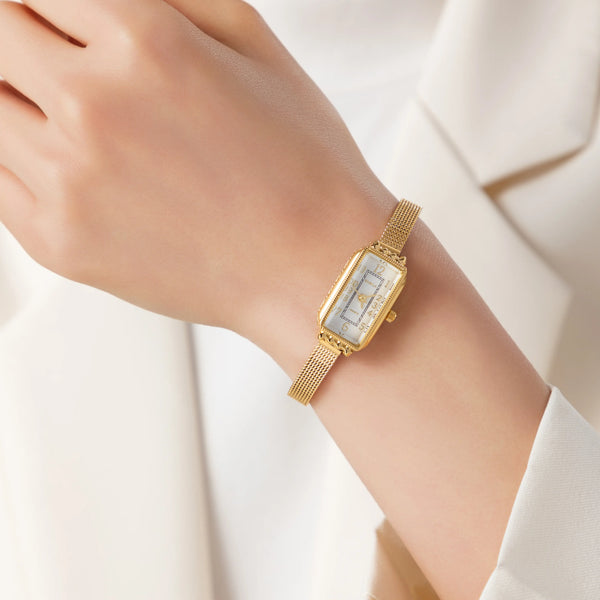 Reloj elegante con esfera rectangular y diseño sofisticado