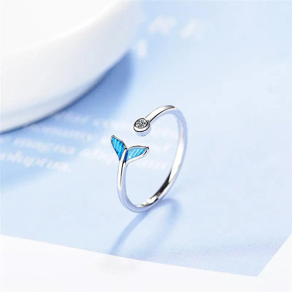 Anillo de plata con cola de ballena y zirconia cúbica