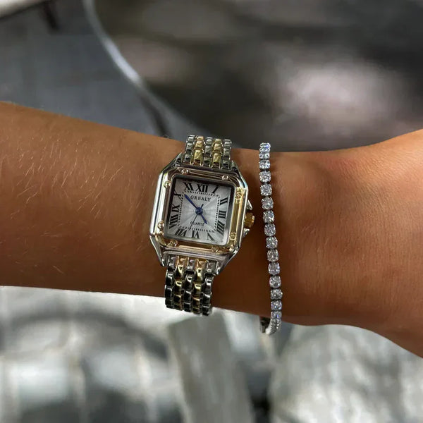 Reloj sofisticado con esfera cuadrada y detalles brillantes
