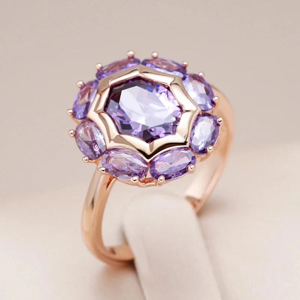 Anillo con cristal violeta redondeado