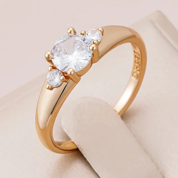 Anillo elegante con zirconia blanca
