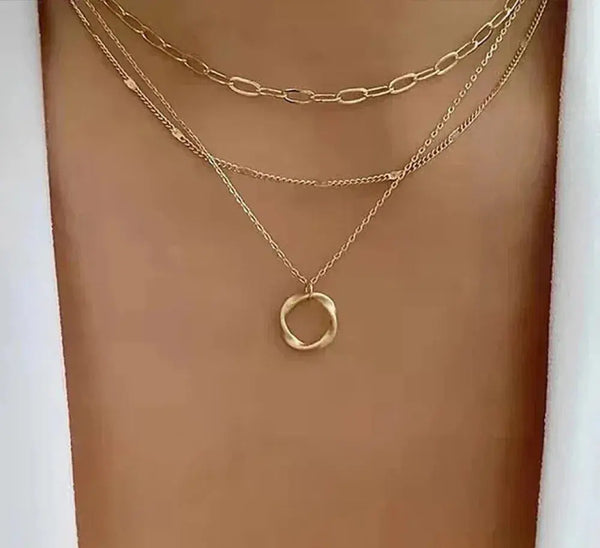 Collar vintage en capas dorado con colgante